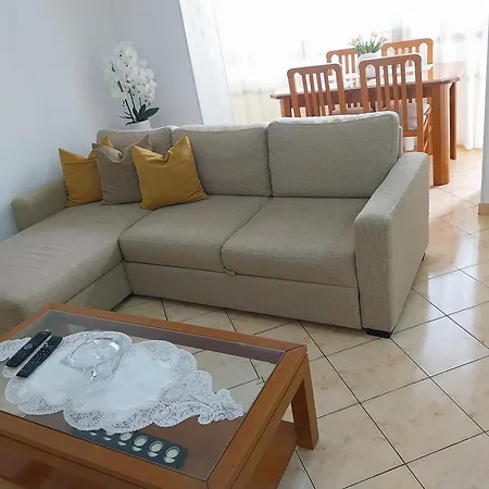 Ross Apartment