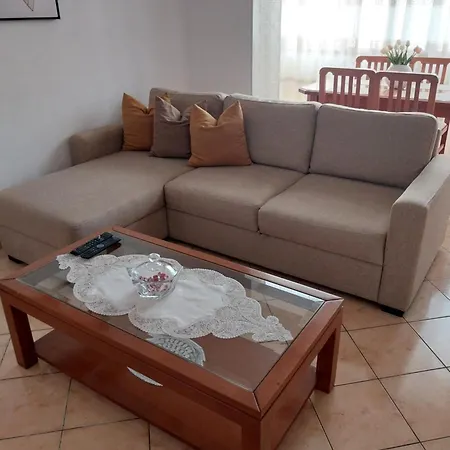 Ross Apartment